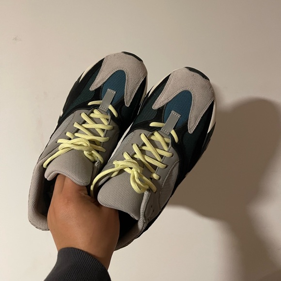 Yeezy Boost 700 - Picture 3 of 8